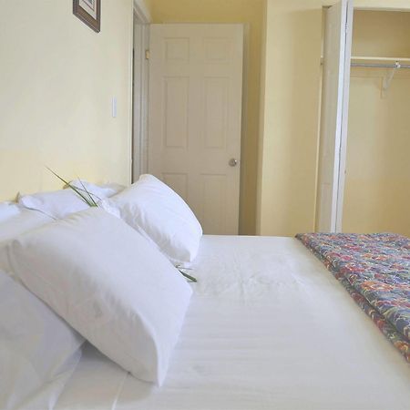 Paige Pond Country Inn St. John's ภายนอก รูปภาพ