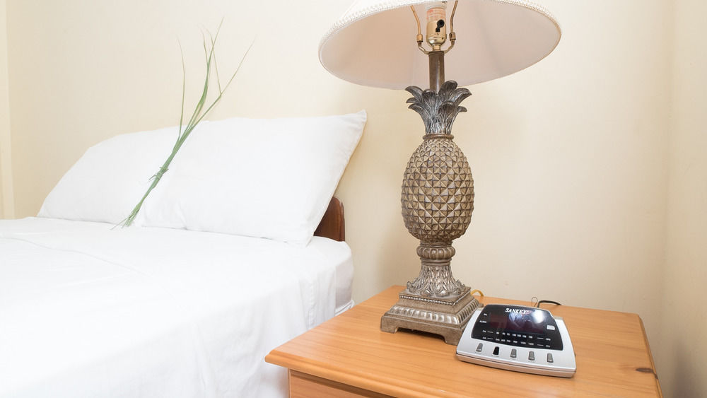 Paige Pond Country Inn St. John's ภายนอก รูปภาพ