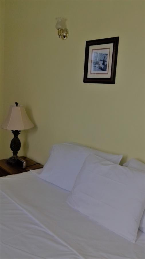 Paige Pond Country Inn St. John's ภายนอก รูปภาพ