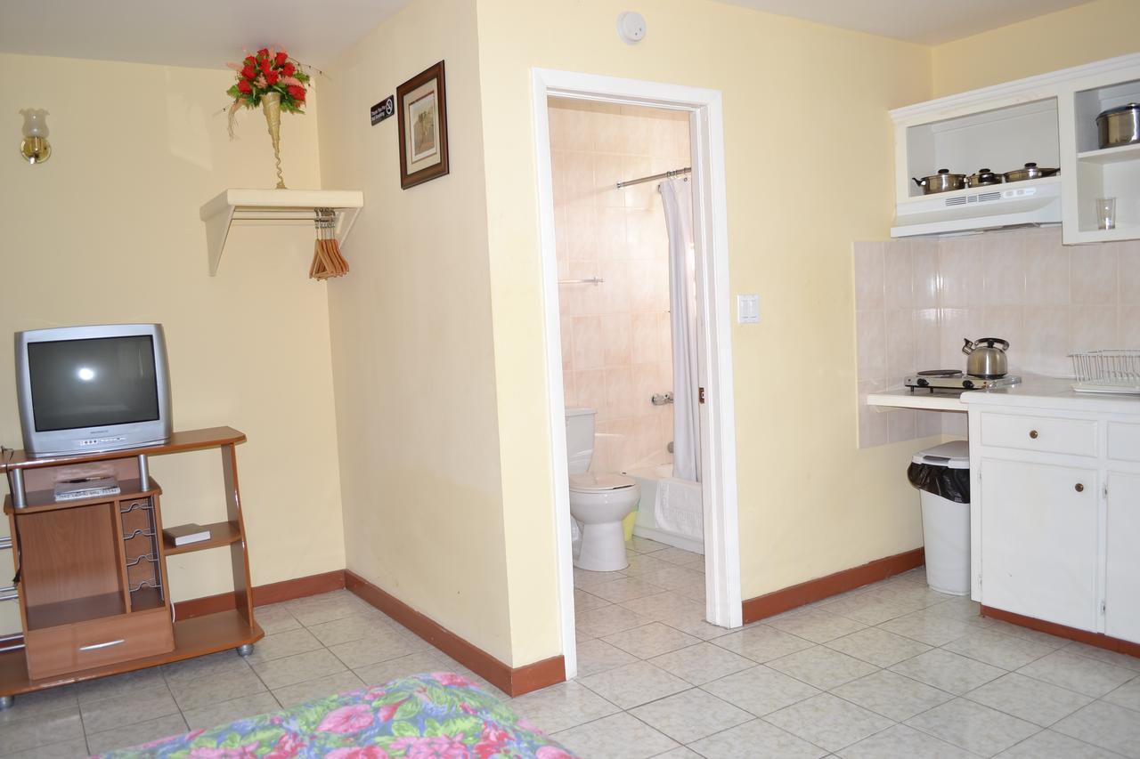 Paige Pond Country Inn St. John's ภายนอก รูปภาพ