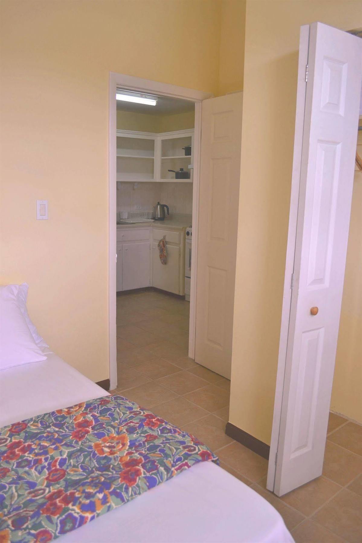 Paige Pond Country Inn St. John's ภายนอก รูปภาพ