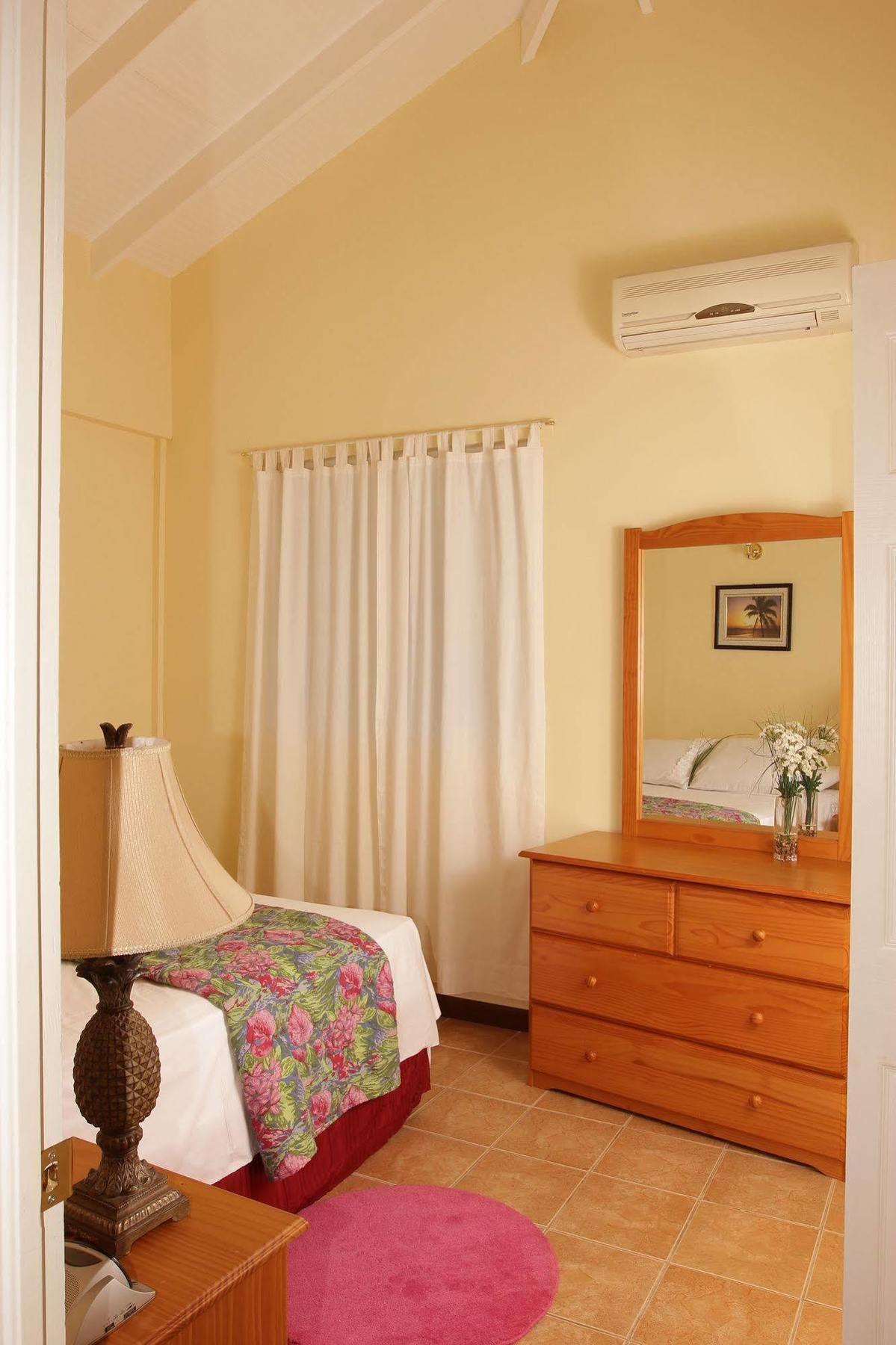 Paige Pond Country Inn St. John's ภายนอก รูปภาพ