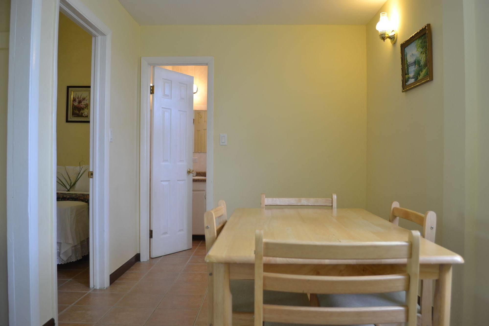 Paige Pond Country Inn St. John's ภายนอก รูปภาพ