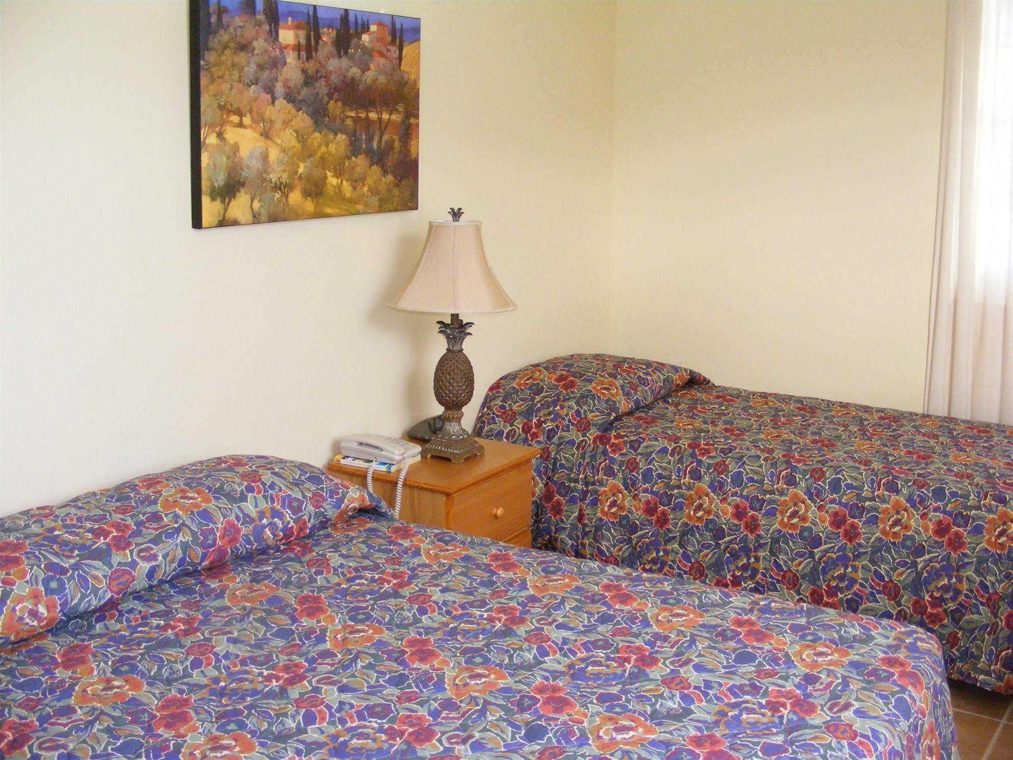 Paige Pond Country Inn St. John's ภายนอก รูปภาพ