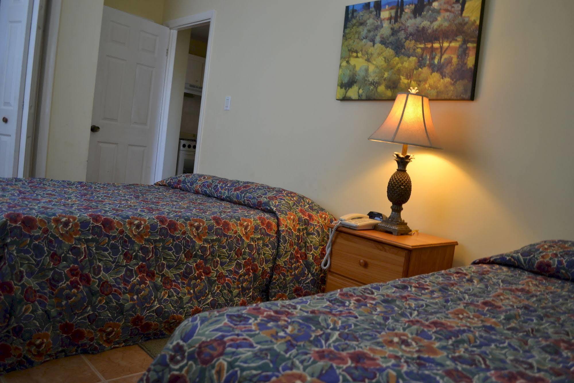 Paige Pond Country Inn St. John's ภายนอก รูปภาพ